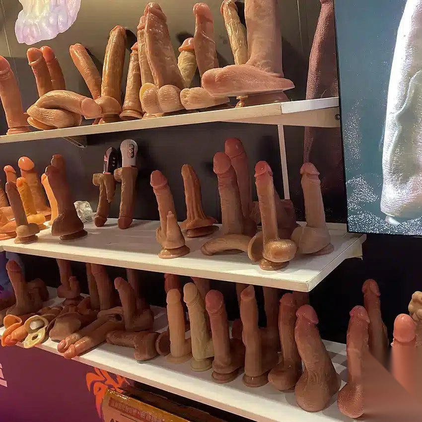 Дилдо с эякуляцией